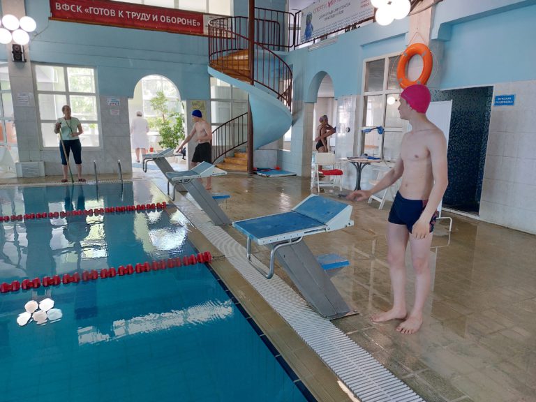 Школьники выполнили норматив комплекса ГТО по плаванию