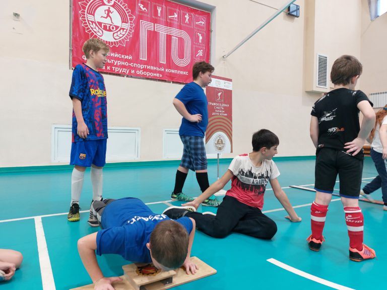 Спортсмены  отделения «Футбол»  спортивной школы №1 г. Кемерово  приступили к выполнению нормативов ГТО