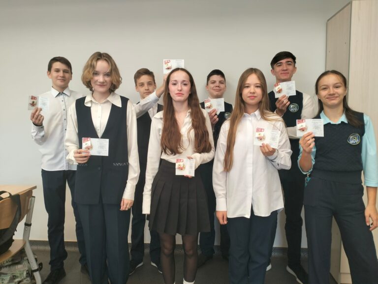 Школьникам города Кемерово вручили знаки ГТО