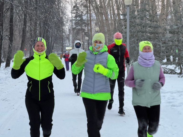 🏃‍♂️29 ноября 2025 года участники клуба по месту жительства «Сибиряк» проявили настоящий спортивный характер, приняв участие в традиционном забеге «5 вёрст», который состоялся в Комсомольском парке имени Веры Волошиной города Кемерово