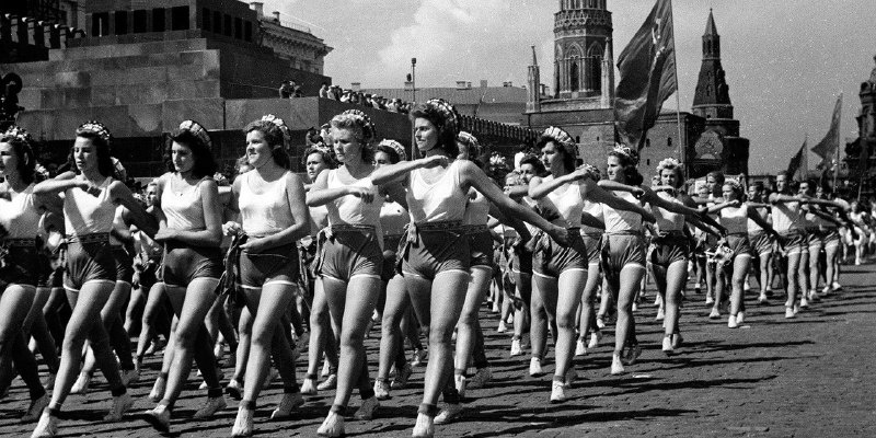 Движение ГТО. История проведения парадов физкультурников