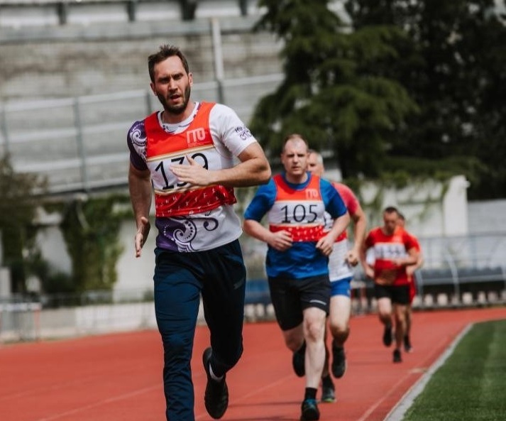 Выполняем нормативы ГТО. Как дышать во время бега? 🏃